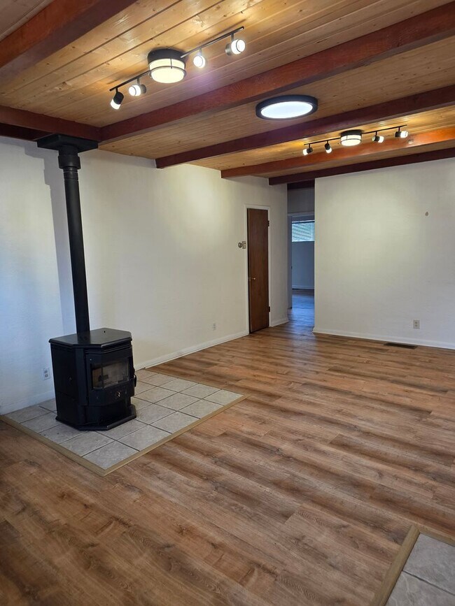 Foto del edificio - 1428 Vassar Dr NE