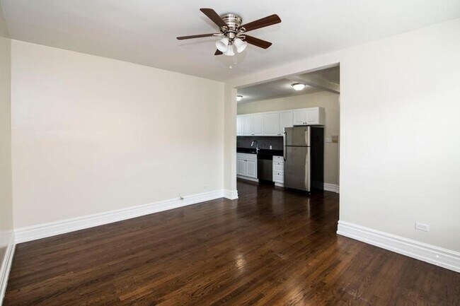 Foto del edificio - 2 bedroom in Chicago IL 60613
