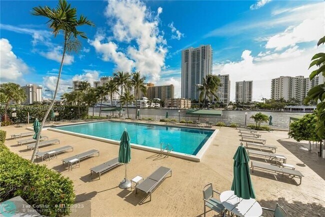 Foto del edificio - 800 Parkview Dr