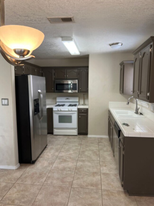 Foto del edificio - Corrales Heights Rental