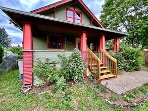 Building Photo - 10119 SE Martins St