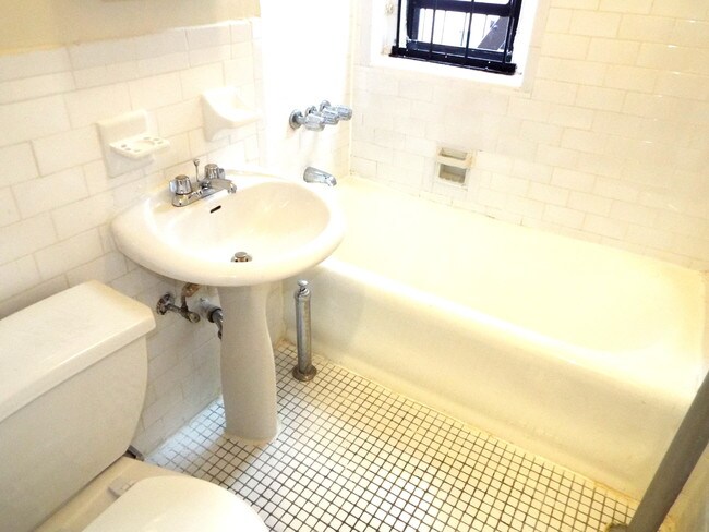 Building Photo - 267 Edgecombe Ave