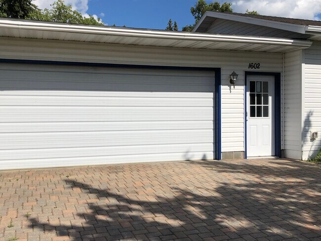 Foto del edificio - 1602 Delton Ave NW