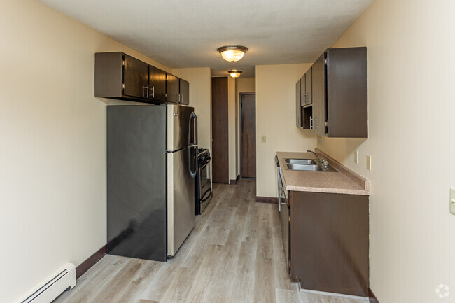 1BR, 1BA - 756SF - Kitchen - Cedars of Edina Apartments