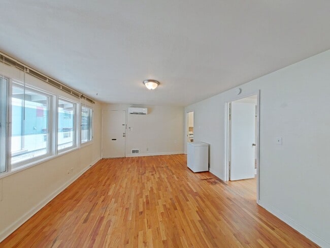 Foto del edificio - 1825 University St