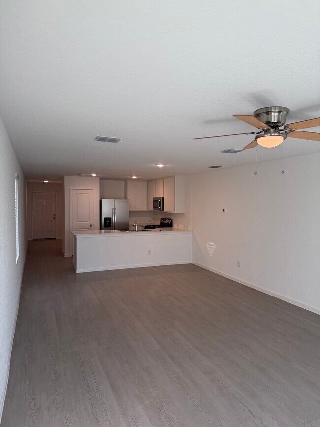 Building Photo - 563 River Run Wy