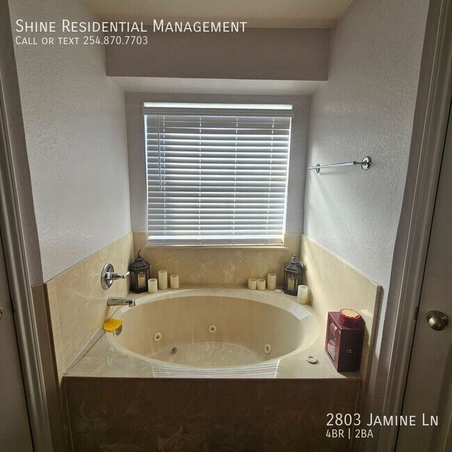 Foto del edificio - 2803 Jasmine Ln