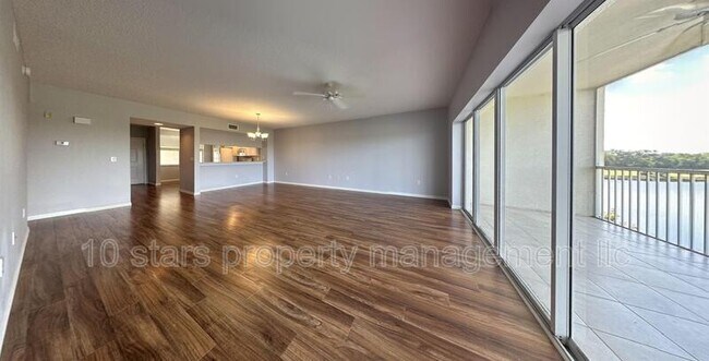 Building Photo - 1200 Country Club Dr