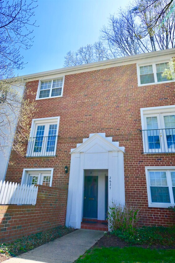 2627 S Walter Reed Dr, Arlington, VA 22206 Townhome Rentals in