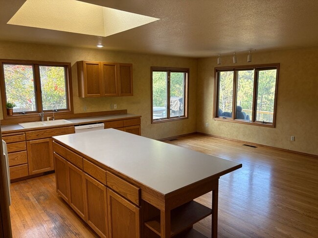 Building Photo - Buffalo Hills Golf Course River Front 3 be...
