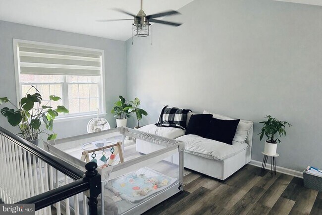 Foto del edificio - 44 Hidden Lake Dr