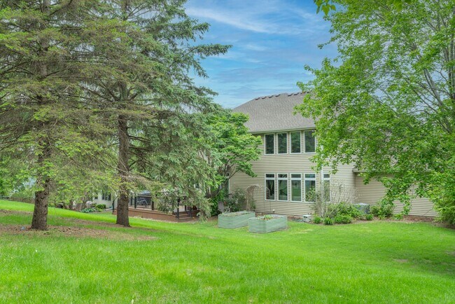 Foto del edificio - Big Beautiful Upscale 4+ Bedroom Residence...