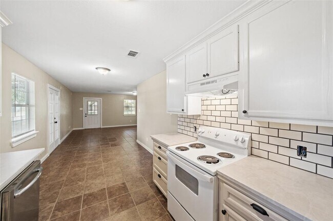 Building Photo - 202 Penick Rd