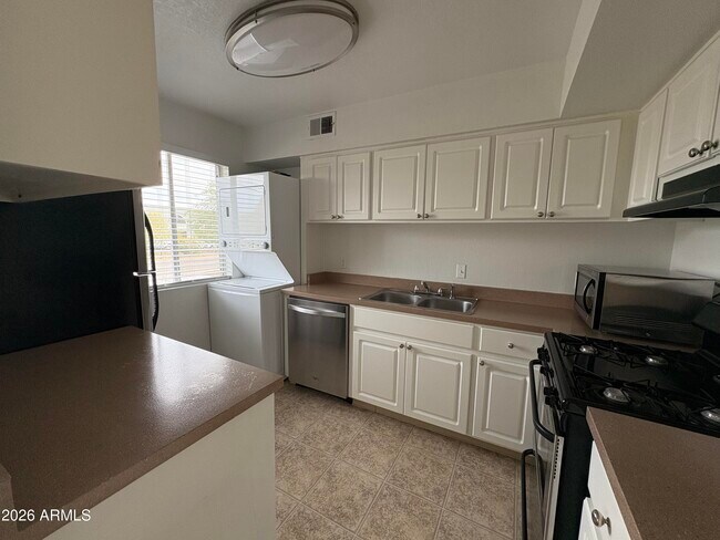 Foto del edificio - 7141 N 16th St