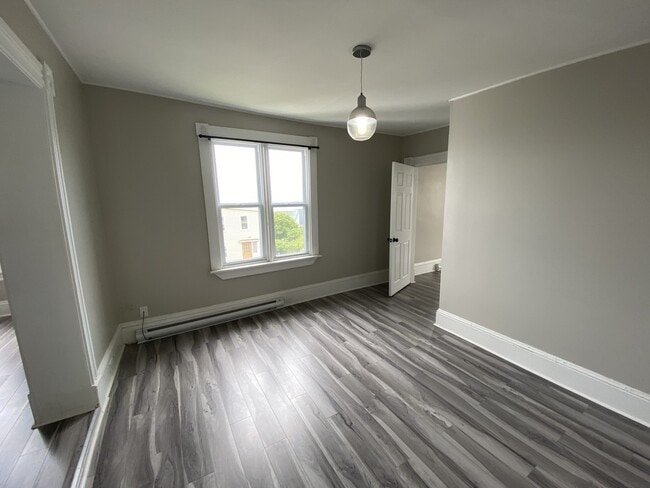 Building Photo - 28 Victoria St W