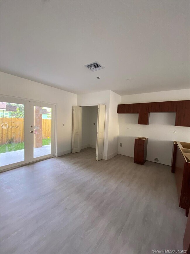 Foto del edificio - 875 SW 7th St