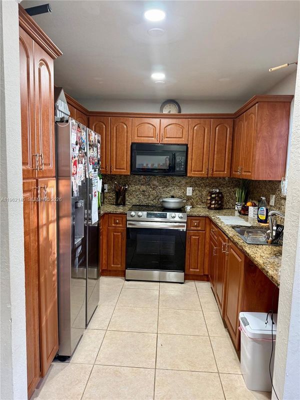 Foto del edificio - 16811 NW 14th Ave