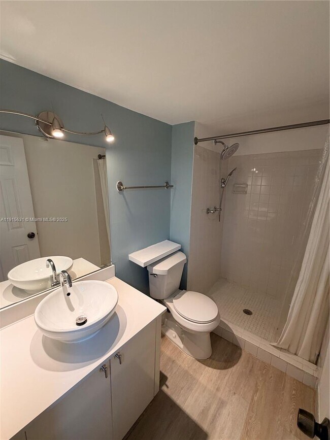 Foto del edificio - 2350 NE 135th St