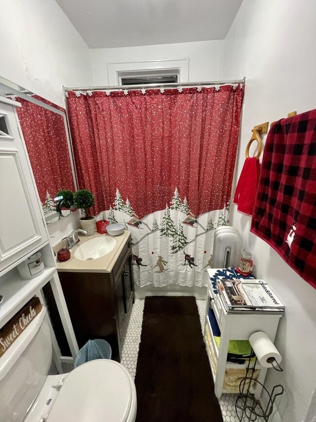 Building Photo - 1 bedroom in Chicago IL 60657
