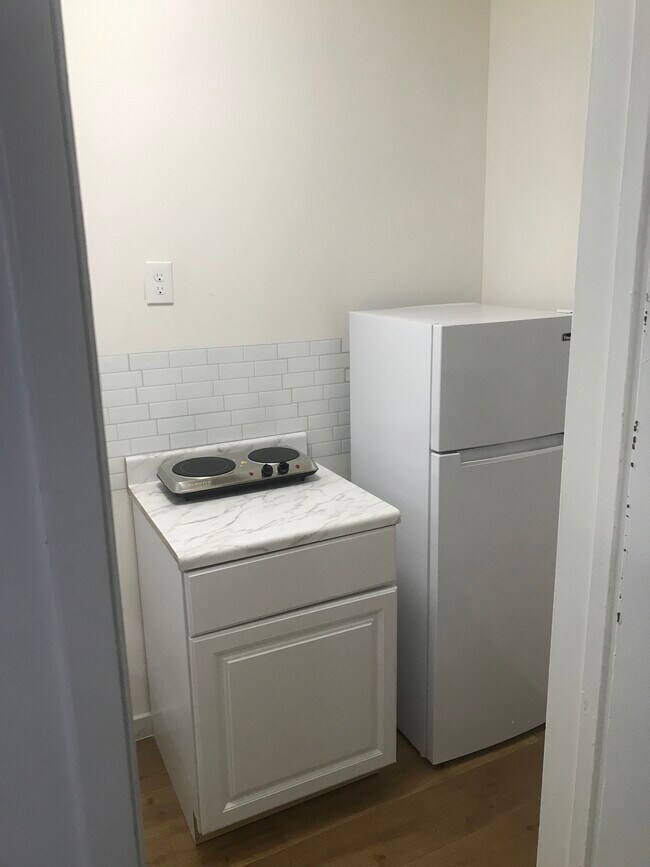 Building Photo - 1111 W 127th St