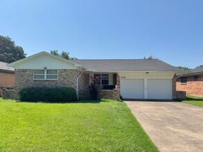 Building Photo - 8406 Foxwood Ln