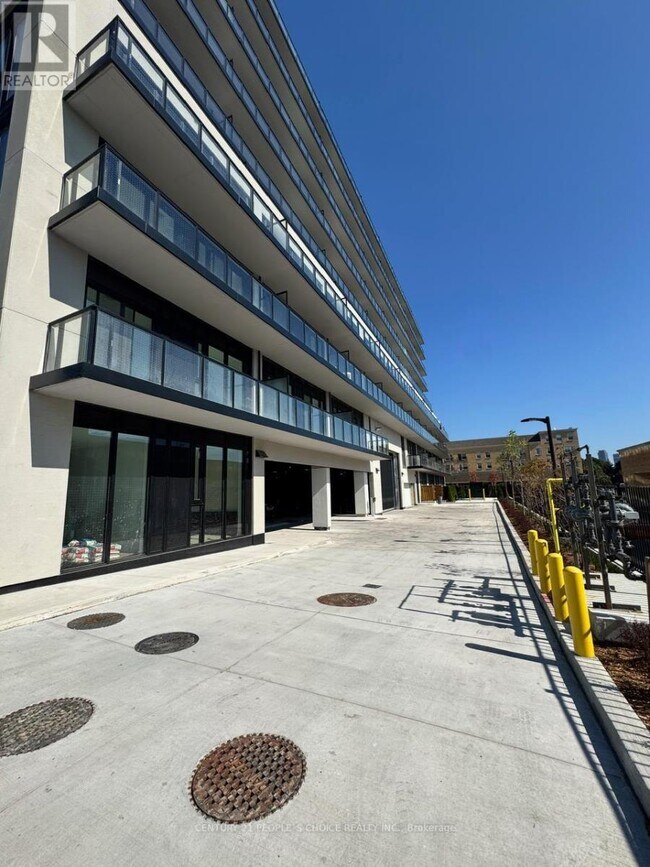 Building Photo - 801-801 The Queensway