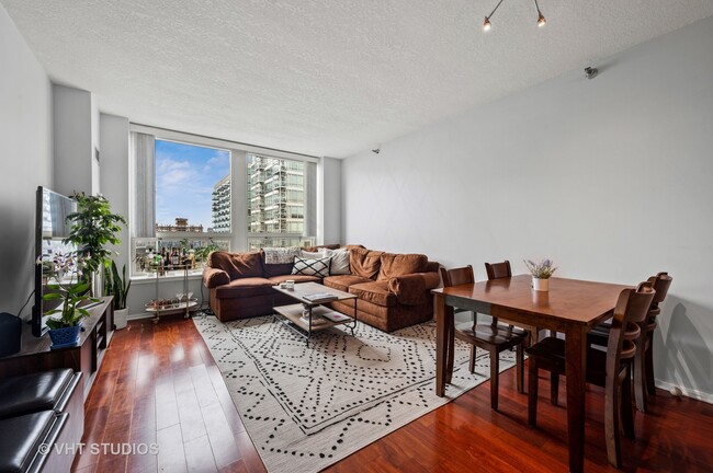 Foto del edificio - 600 N Kingsbury St