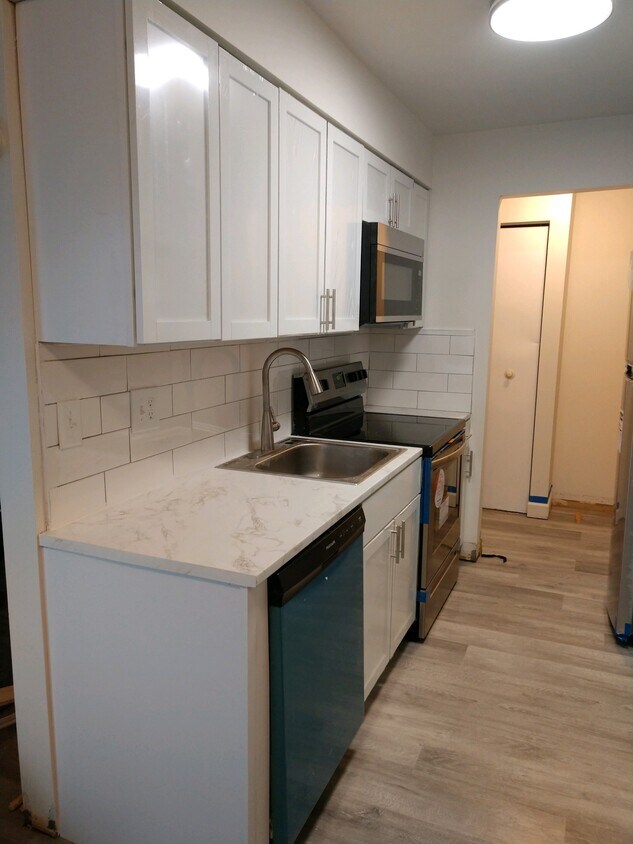 10 Tuttle St Unit 2G, Stamford, CT 06902 Condo for Rent in Stamford