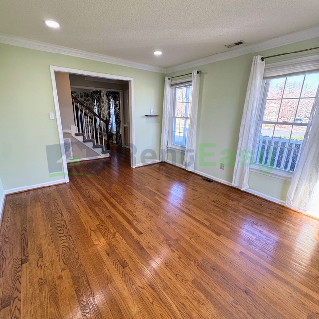 Foto del edificio - 1001 Fox Rdg Ct