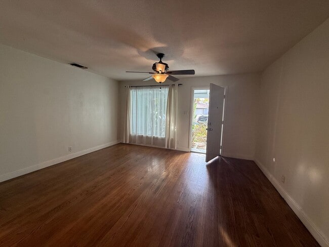 Building Photo - Nice 3/1 in North City Farms