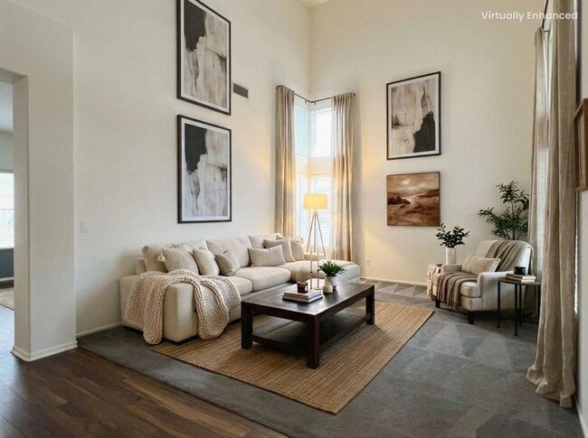 Foto del edificio - Beautiful 4 Bedroom Home with Solar, Spacious Yard & 3-Car Garage