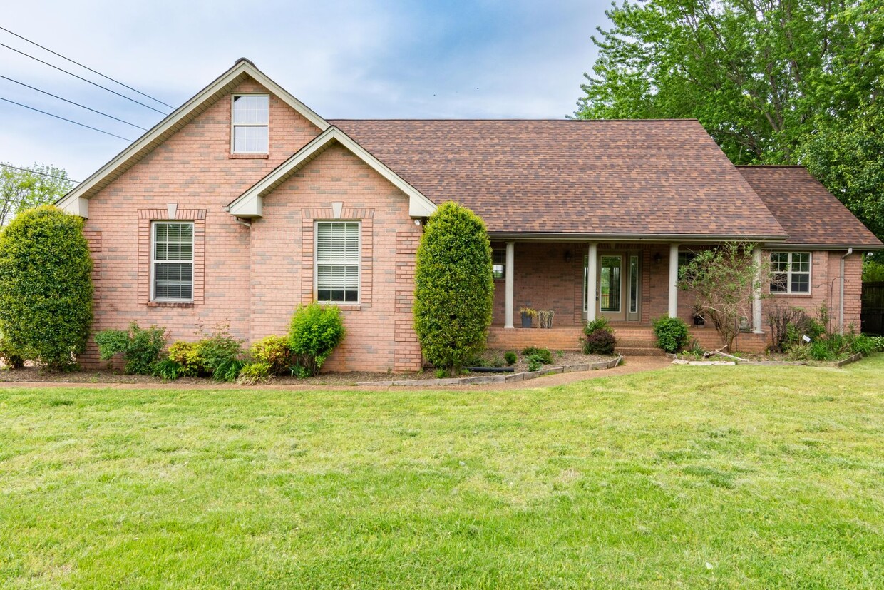 Primary Photo - 3 Bed, 2 Bath, 2350sqft, 5.86acres