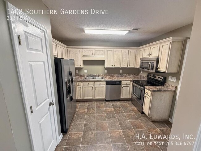 Building Photo - 1408 Southern Gardens Dr