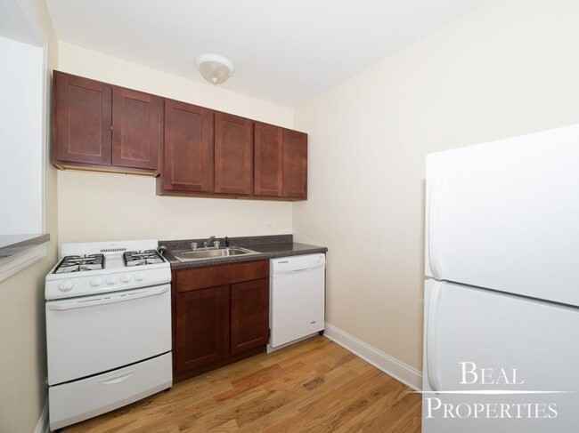 Building Photo - 0 bedroom in CHICAGO IL 60610