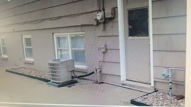 Building Photo - 2511 Rockhurst Rd