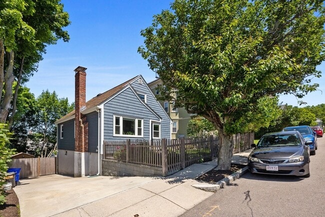 Building Photo - 52 Montvale St