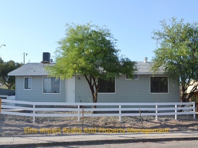 Photo - 420 E Flores St House