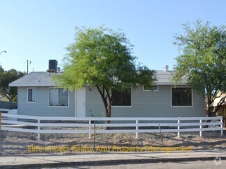 Building Photo - 420 E Flores St