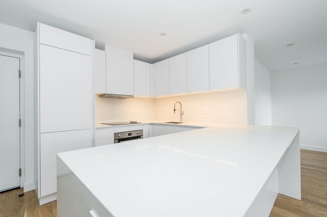 Photo du bâtiment - 240 Oriole Pkwy