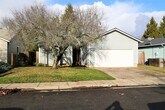 Foto principal - 3 bed 2 bath Big Garden, Close to park and...