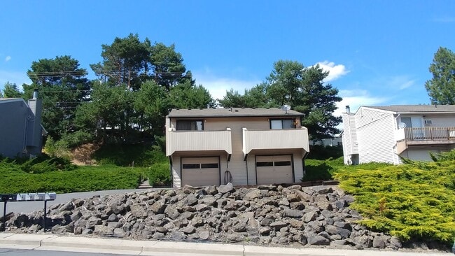 Building Photo - 132 NW Larry St