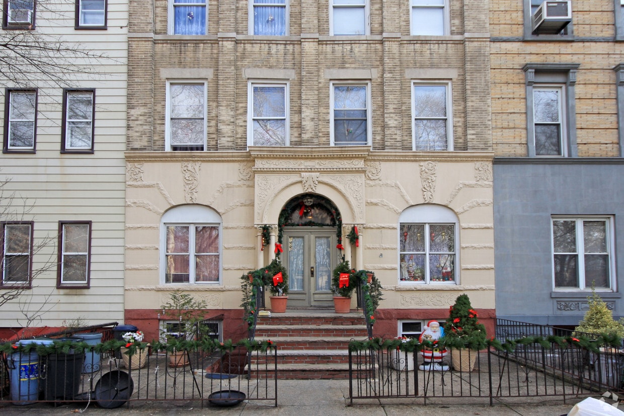 Building Photo - 155 Monitor St