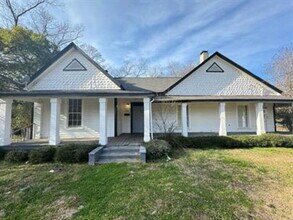 Building Photo - 306 Veazey St