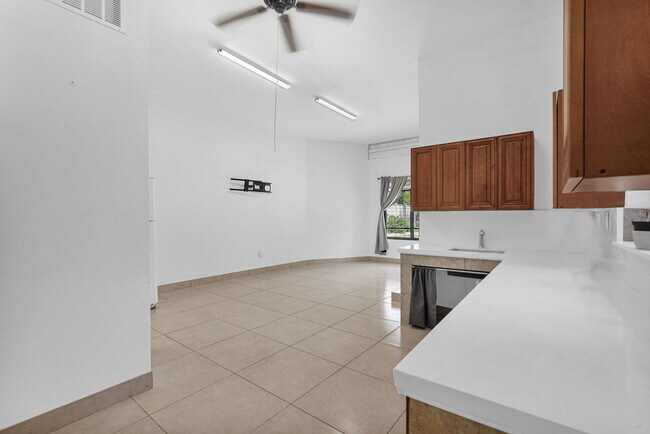Foto del edificio - 14500 NE 2nd Ave
