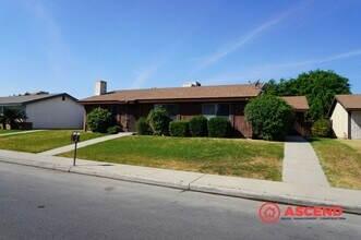 Building Photo - 3025 N Half Moon Dr