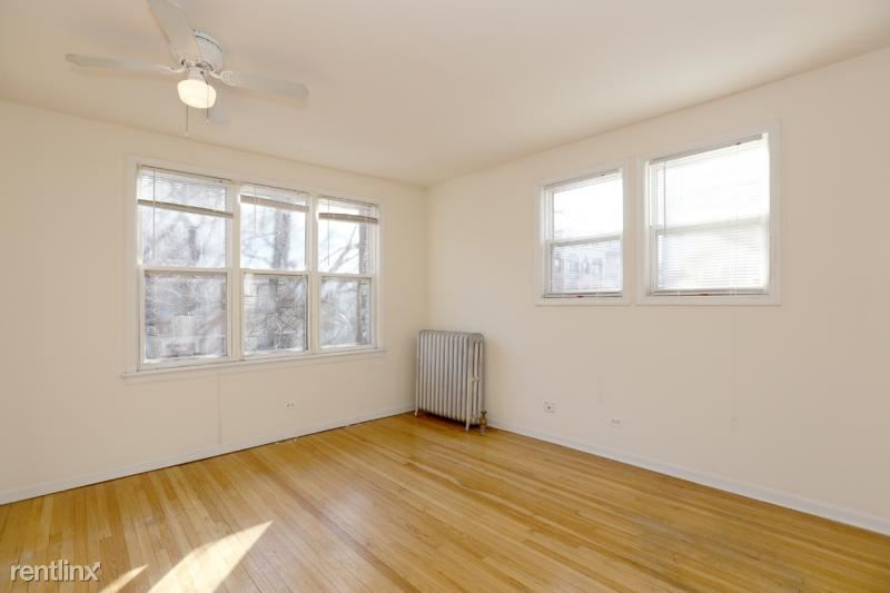 Primary Photo - 910 W Dakin St