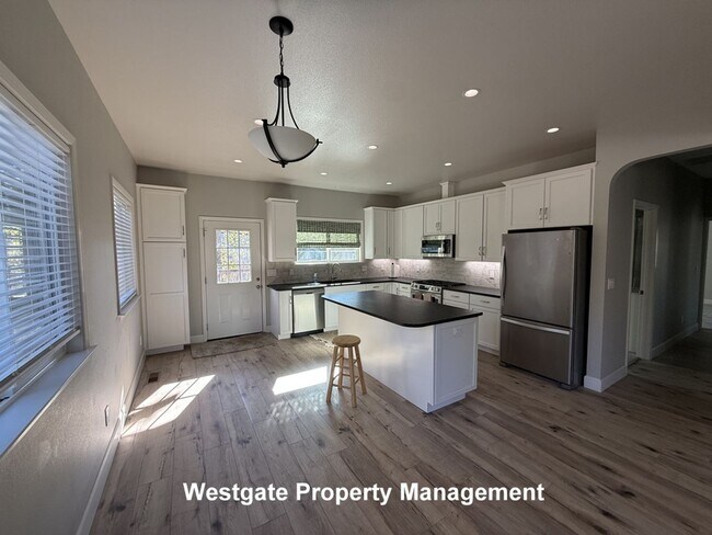 Foto del edificio - 2249 Bodega Ave