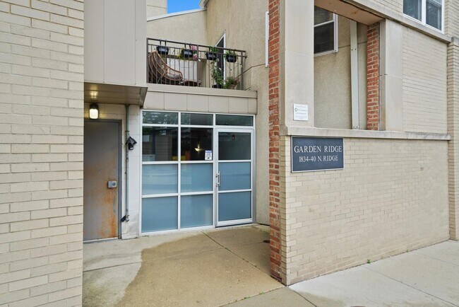 Foto del edificio - 1834 Ridge Ave