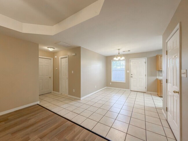 Building Photo - 1627 Osage St