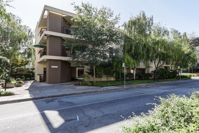 Building Photo - 1 Bed / 1 Bath Palo Alto condo near Stanfo...